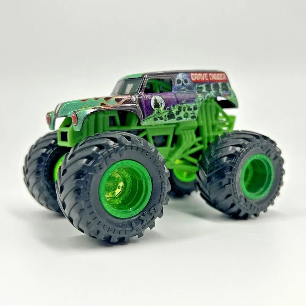 Monster Jam Grave Digger 1:64 Monster Truck Green Rims BKT Tires Bad to the bone